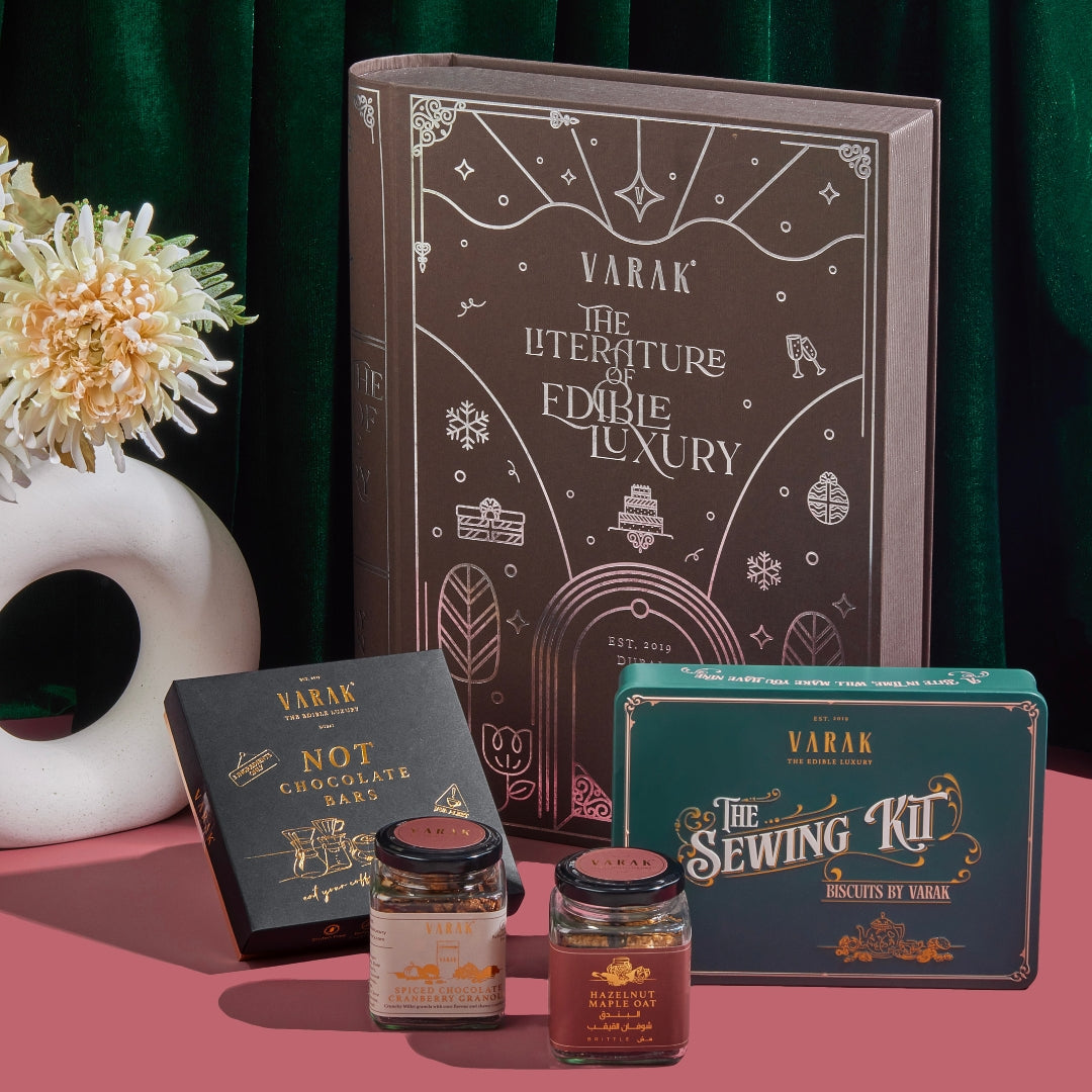 THE HOLLY BOOK WITH SEWING KIT
