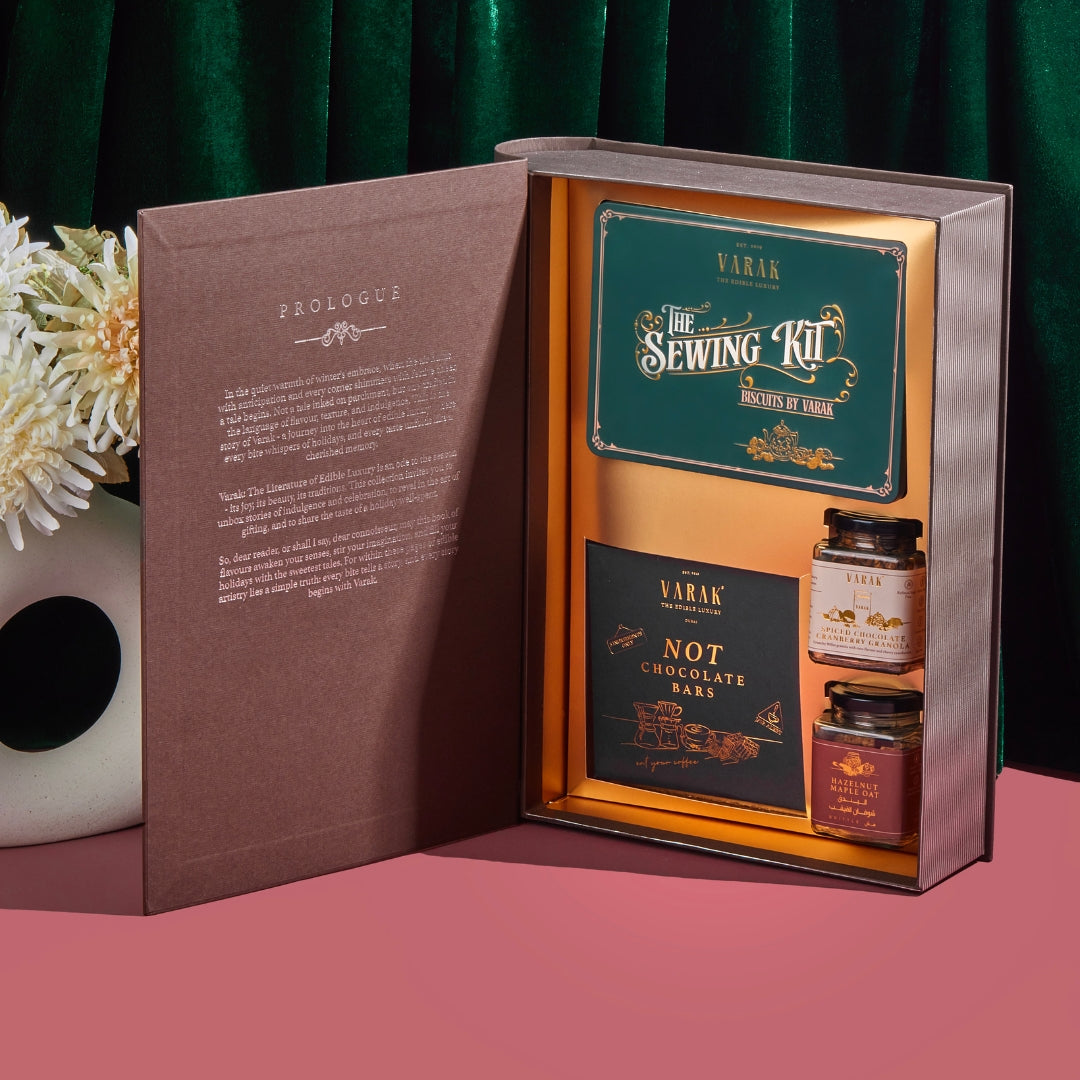 THE HOLLY BOOK WITH SEWING KIT