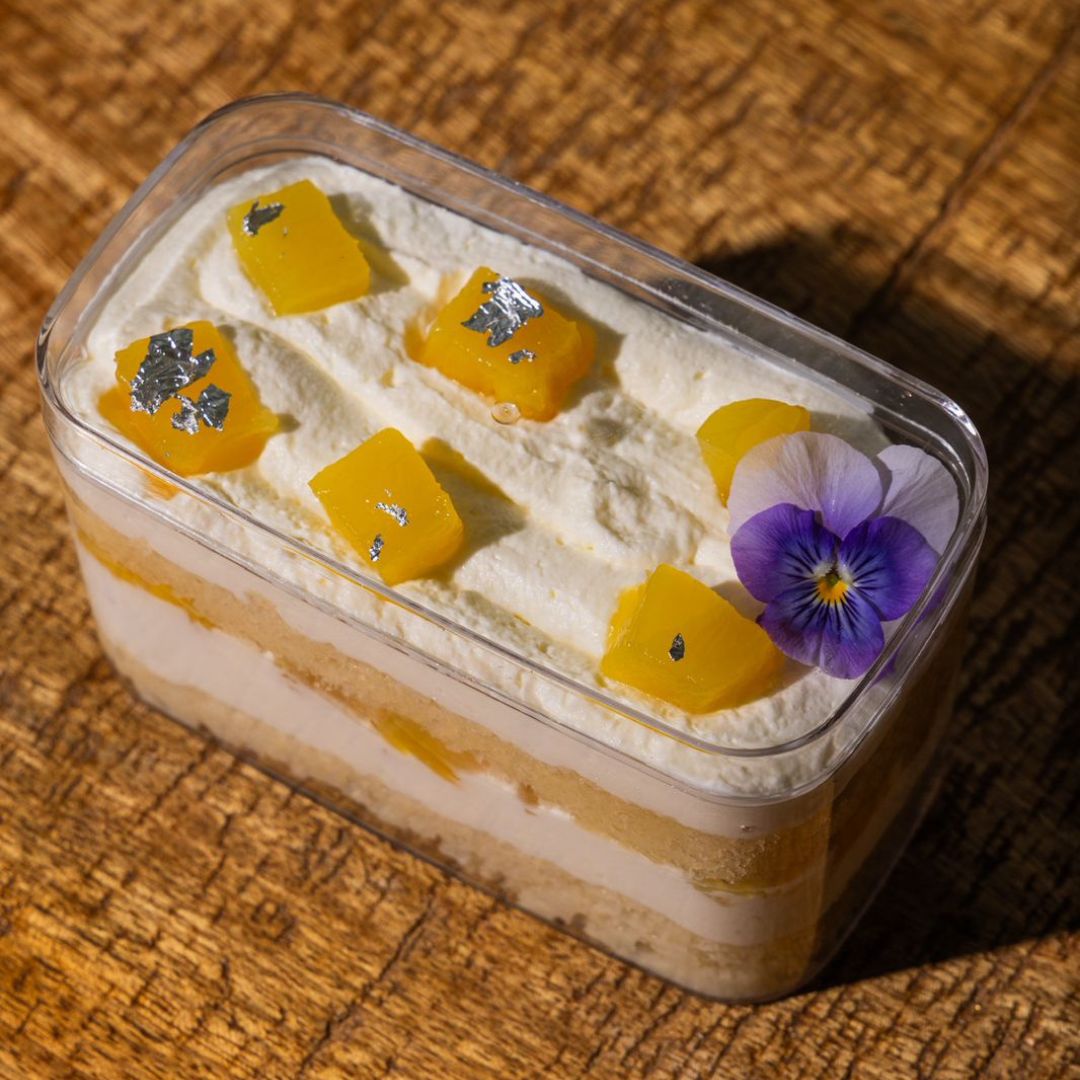 PINEAPPLE CAKE TUB