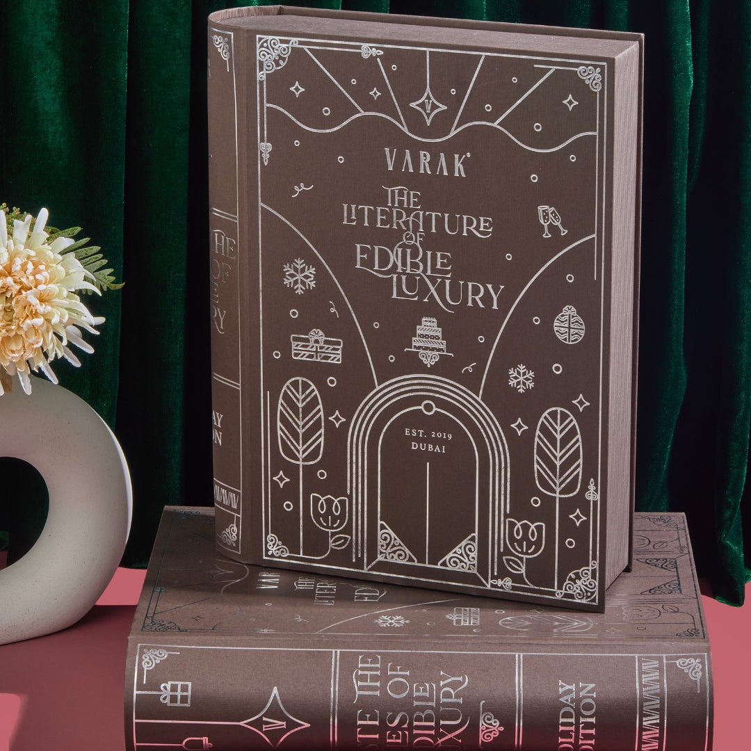 THE HOLLY BOOK WITH SEWING KIT