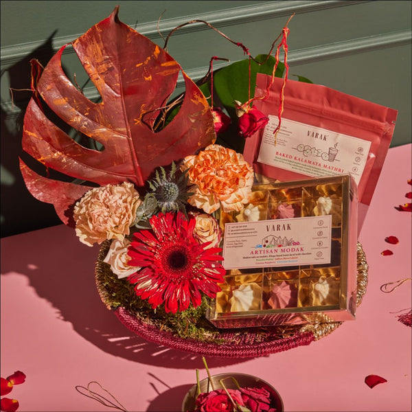 Hamper with 9 pcs Modak & Kalamata Olive Baked Mathri
