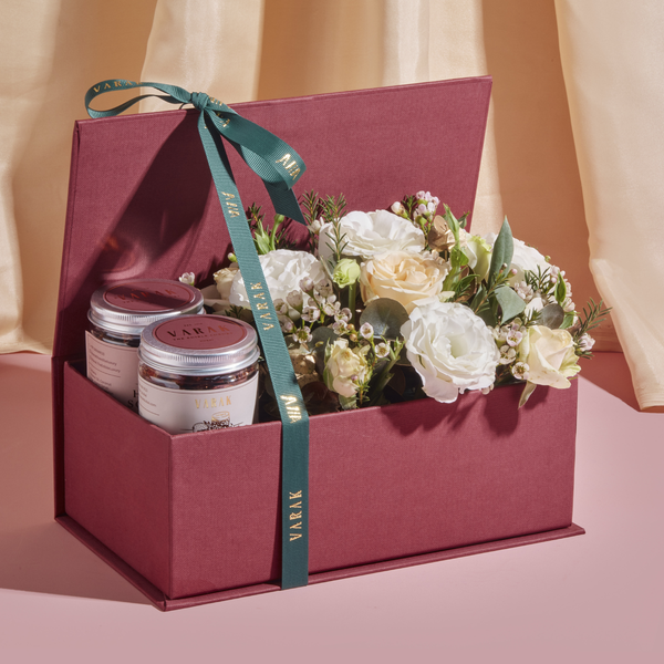 VARAK CLASSIC BOX WITH 2 JARS AND FRESH FLOWERS